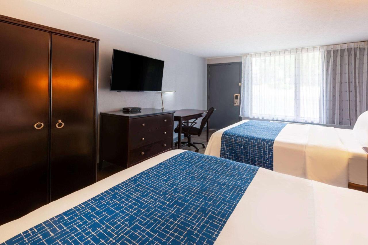 Travelodge By Wyndham Charles Town - Harpers Ferry Eksteriør billede