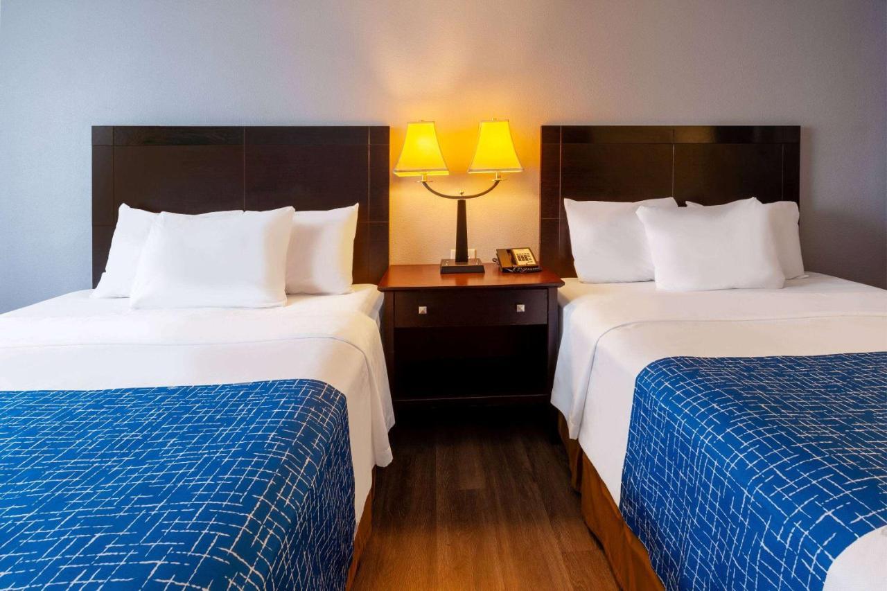 Travelodge By Wyndham Charles Town - Harpers Ferry Eksteriør billede